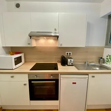 Large For 2 People Very Close To Golf Course *