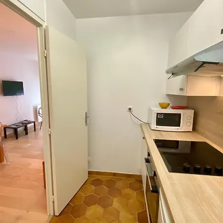 Large For 4 People Very Close To Golf Course